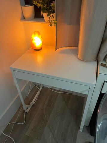 Klein wit bureau- Direct Ophalen! beschikbaar voor biedingen