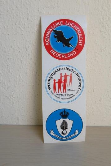 Vintage stickers van Koninklijke Luchtmacht en Marechaussee beschikbaar voor biedingen