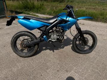 Derbi xtreme schade brommer in onderdelen te koop beschikbaar voor biedingen