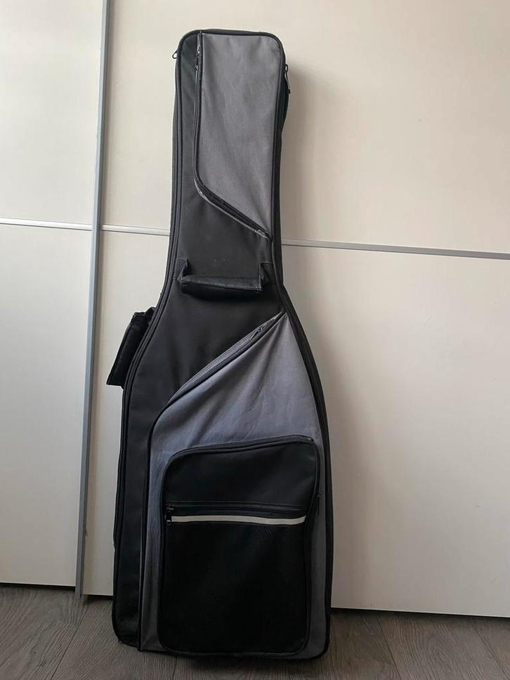 Elektrische BC Rich Warlock gitaar /Ibanez Gitaarversterker, Muziek en Instrumenten, Snaarinstrumenten | Gitaren | Elektrisch