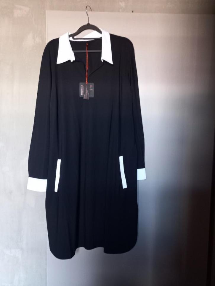 Plus Basics jurk met witte kraag maat 54 (valt als 50-52), Kleding | Dames, Grote Maten, Zo goed als nieuw, Jurk, Zwart, Ophalen of Verzenden