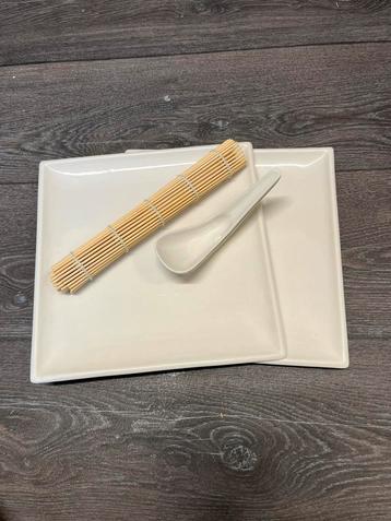 Sushi maak set – compleet met borden en accessoires beschikbaar voor biedingen