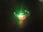 Super leuke Halloween armband met licht, Sieraden, Tassen en Uiterlijk, Armbanden, Ophalen of Verzenden, Nieuw, Groen, Kunststof of Plastic