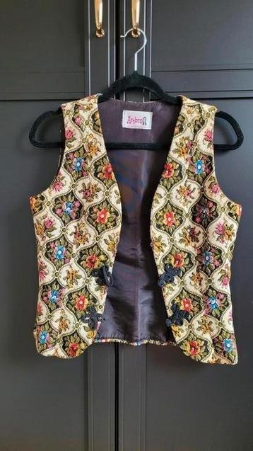 Vintag gilet in geborduurde stof beschikbaar voor biedingen