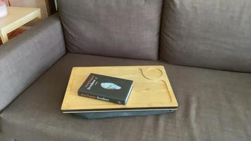 Kussen tafeltje als eet- of laptoptafeltje beschikbaar voor biedingen