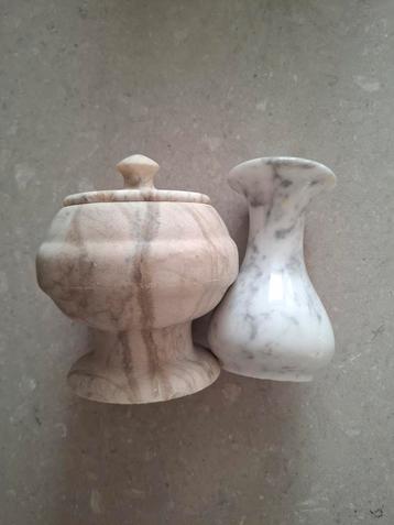 Antiek Potje met Deksel & Vaasje beschikbaar voor biedingen