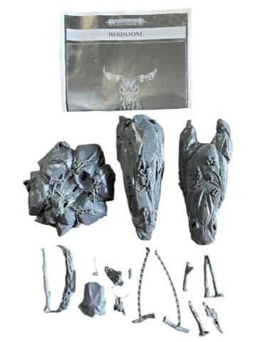 Warhammer Fantasy Old World Beastmen Brayherd Hedrstone beschikbaar voor biedingen