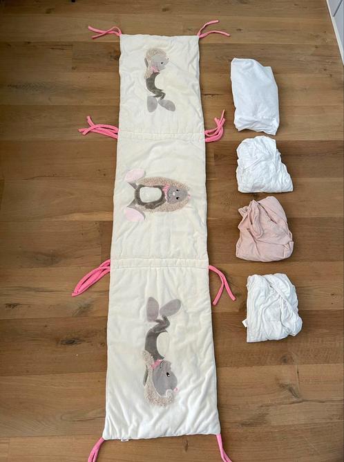 🌸 Bedomrander + 3x hoeslaken 1x molton/zeil 🌸, Kinderen en Baby's, Kinderkamer | Beddengoed, Zo goed als nieuw, Hoeslaken of Sloop