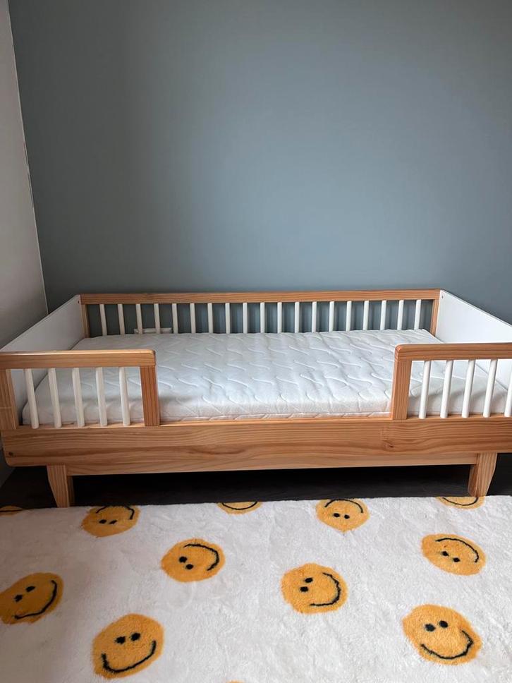 Petit Amelie peuterbed + matras (140x70), Kinderen en Baby's, Kinderkamer | Bedden, Zo goed als nieuw, 140 tot 160 cm, 70 tot 85 cm