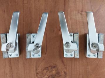 AXA raamsloten politiekeurmerk beschikbaar voor biedingen