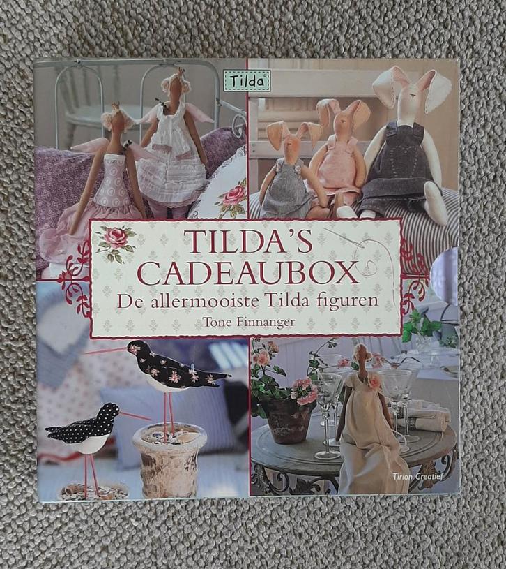 Tilda's Cadeaubox - Figurenboek, Boeken, Hobby en Vrije tijd, Zo goed als nieuw, Poppen maken, Ophalen of Verzenden