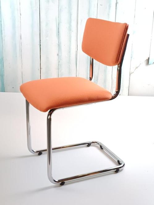 Vintage eetkamerstoel in Gispen stijl, Huis en Inrichting, Stoelen, Gebruikt, Vijf, Zes of meer stoelen, Metaal, Stof, Overige materialen