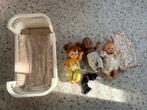 Poppbedje met poppen en accessoires, Kinderen en Baby's, Speelgoed | Poppen, Ophalen of Verzenden, Gebruikt, Babypop