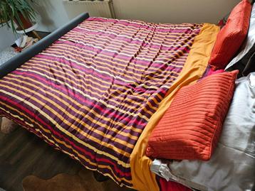 Boxspring van 160 breed en 200 cm breed bieden v.a. €25 beschikbaar voor biedingen