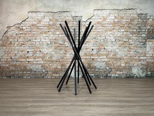 Zanotta Sciangai Zwart bij TheReSales, Huis en Inrichting, Woonaccessoires | Kapstokken, Zo goed als nieuw, Staande kapstok, 100 tot 150 cm