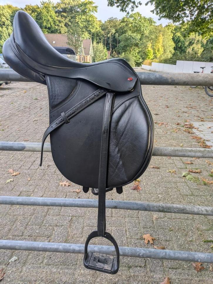 16,5 inch anatomisch Thorrowgood zadel - VZH, Dieren en Toebehoren, Paarden en Pony's | Zadels, Zo goed als nieuw, Recreatie, Ophalen of Verzenden