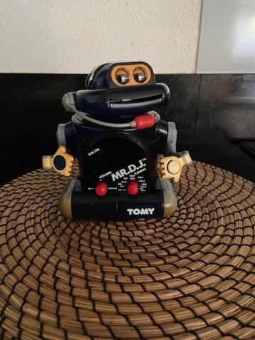 Robot Mr. D.J. Tomy vintage alarm radio FM/AM jaren '80 beschikbaar voor biedingen