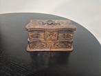 Antiek zwarte woud houten sieraden kistje, Antiek en Kunst, Ophalen of Verzenden
