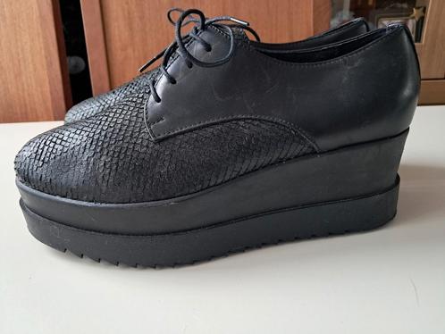 SUPER leuke leren veterschoenen met plateau/sleehak mt 40, Kleding | Dames, Schoenen, Zo goed als nieuw, Schoenen met hoge hakken