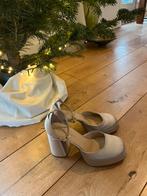 Mary Jane - Pumps beige satijn Roberto Festa, milano mt 40, Kleding | Dames, Schoenen, Ophalen of Verzenden, Zo goed als nieuw