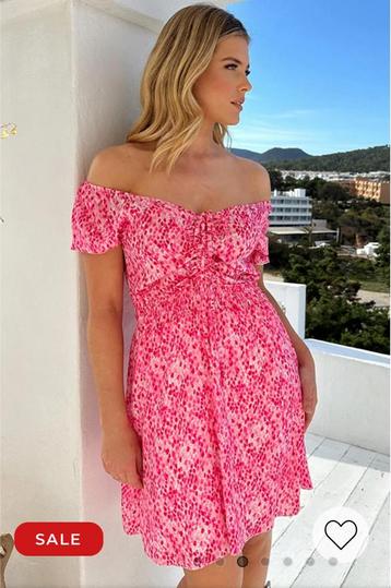 Roze zomerjurk beschikbaar voor biedingen