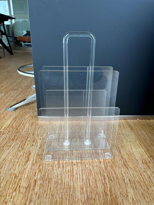Vintage plexiglas lectuurbak tijdschriftenhouder, Huis en Inrichting, Woonaccessoires | Krantenbakken en Lectuurbakken, Zo goed als nieuw