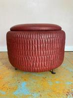 Vintage poefje, opberg poef, voetenbankje, jaren 60, Sixties, Overige materialen, Minder dan 50 cm, Gebruikt, Minder dan 50 cm