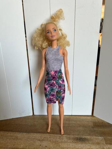 Barbie Fashionista 70 pineapple doll  beschikbaar voor biedingen