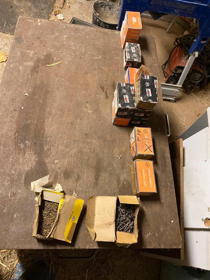 Diverse nagels, Tuin en Terras, Palen, Balken en Planken, Zo goed als nieuw, Ophalen of Verzenden