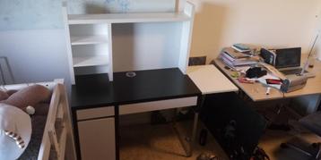 Zwart wit Ikea Micke bureau beschikbaar voor biedingen