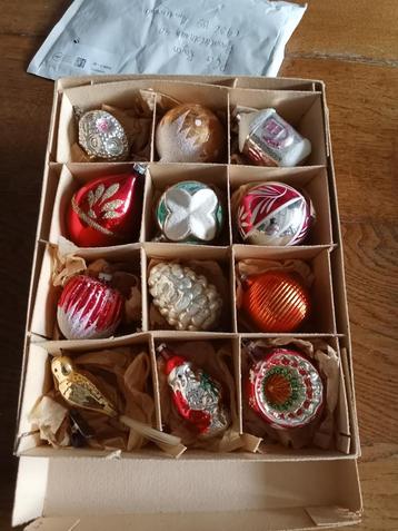 doos 55 bestaat uit 12 oude glazen kerstballen beschikbaar voor biedingen