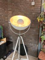 Staande lamp wit/zilver, Huis en Inrichting, Lampen | Vloerlampen, Ophalen, Gebruikt, Metaal, 150 tot 200 cm