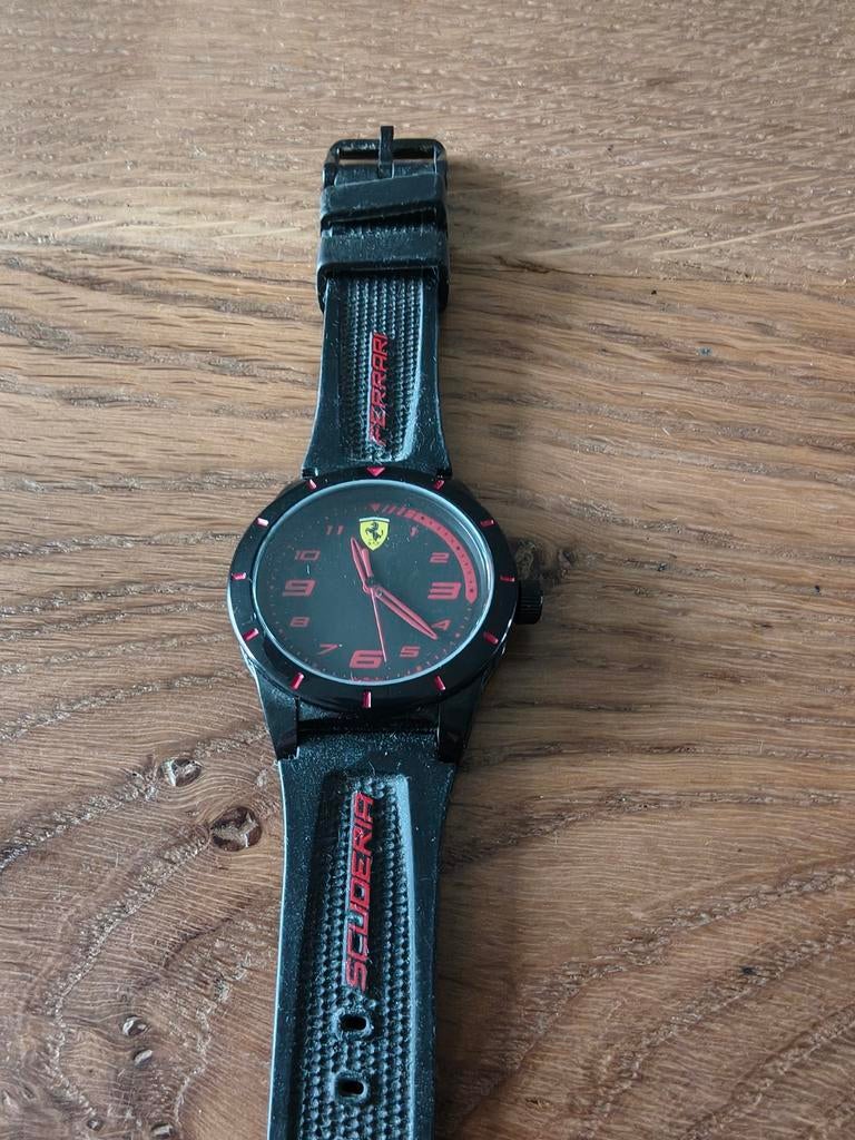 Ferrari kinder horloge ZGAN, Ophalen of Verzenden, Zo goed als nieuw, Zwart, Jongen of Meisje