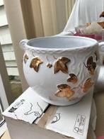 Vintage bloempot, wit met goudkleurige blaadjes, Rond, Ophalen of Verzenden, Zo goed als nieuw, Balkon