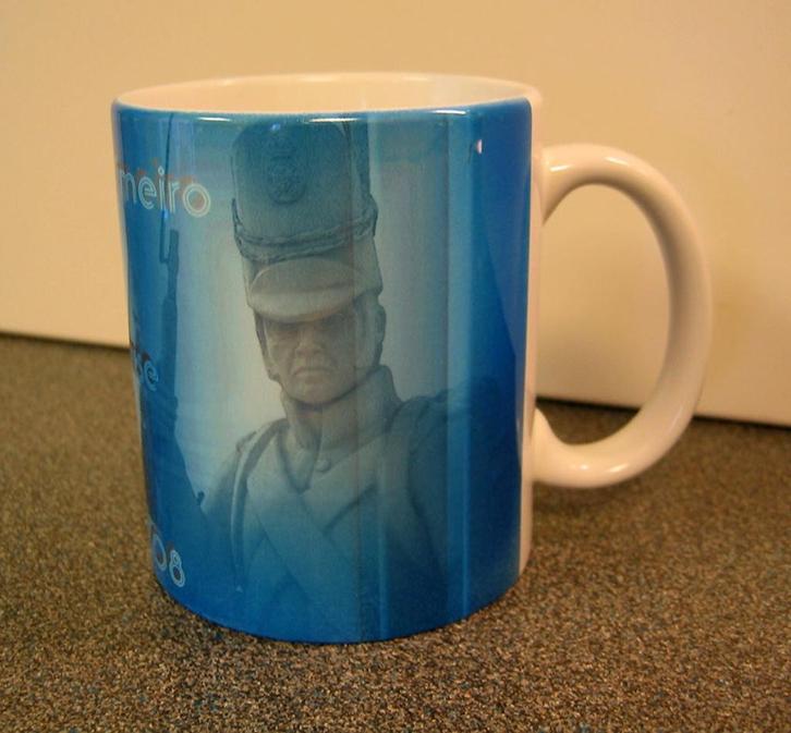 Portugal... Nieuwe mok - blauw militair leger monument 1808, Huis en Inrichting, Keuken | Servies, Nieuw, Overige typen, Overige stijlen