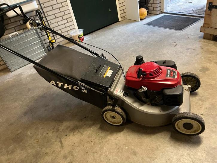 Sterke honda grasmaaier, Tuin en Terras, Grasmaaiers, Gebruikt, Benzine-grasmaaier, 40 t/m 49 cm, Cirkelmaaier, Opvangzak, Ophalen