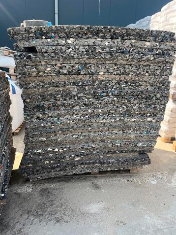 Foam platen voor onder kunstgras beschikbaar voor biedingen