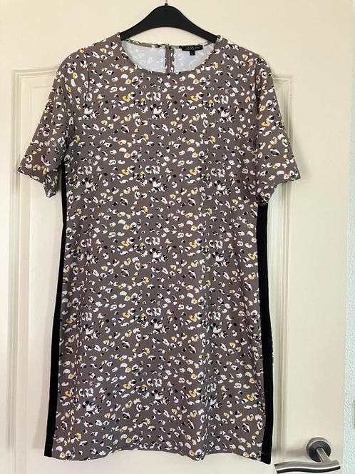 Jurk Jazlyn maat L, Kleding | Dames, Jurken, Gedragen, Maat 42/44 (L), Beige, Boven de knie, Ophalen of Verzenden
