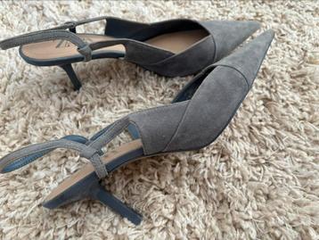 Kitten heel slingback ZARA 40 grijs beschikbaar voor biedingen