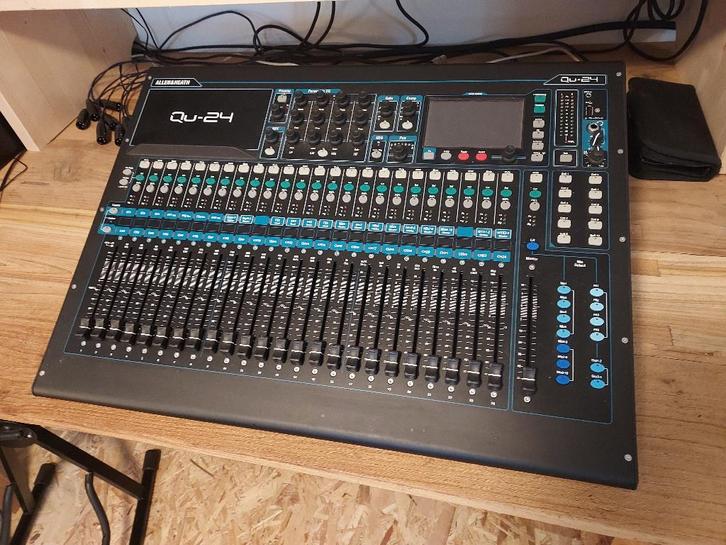 Allen & Heath QU24 - Display out of sync., Muziek en Instrumenten, Mengpanelen, Zo goed als nieuw, 20 kanalen of meer, Ophalen