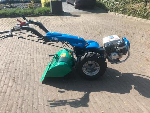 Sterke Tuinfrees/grondfrees te huur met personeel, Doe-het-zelf en Verbouw, Gereedschap | Freesmachines, Zo goed als nieuw, Benzine