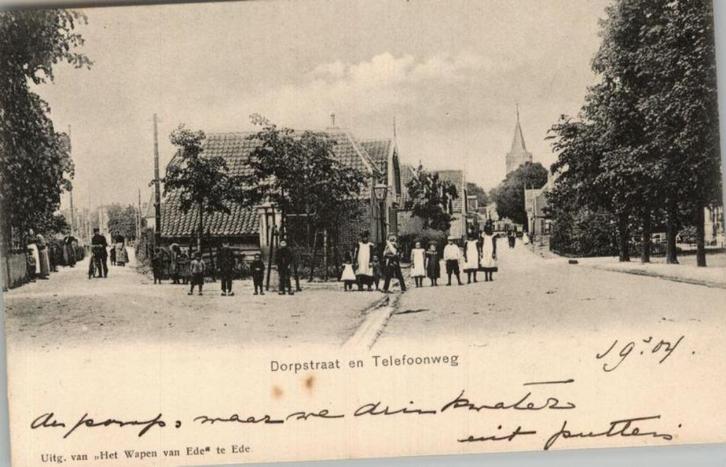 Ede Dorpstraat en Telefoonweg veel volk 1904, Verzamelen, Ansichtkaarten | Nederland, Ongelopen, Gelderland, Voor 1920, Verzenden