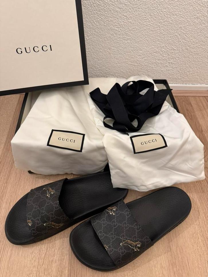 Gucci GG Supreme Tiger Slippers – Maat 42 – Zwart, Kleding | Heren, Schoenen, Zo goed als nieuw, Slippers, Zwart, Ophalen of Verzenden