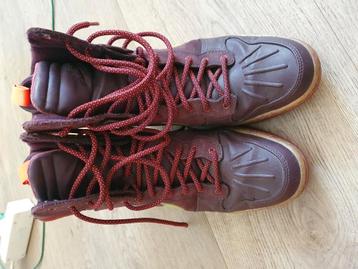 Nike met hak in de zool beschikbaar voor biedingen