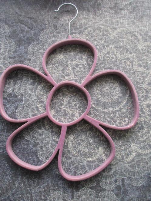 roze sjaalhanger in bloemvorm, Sieraden, Tassen en Uiterlijk, Kettinghangers, Overige materialen, Roze, Ophalen of Verzenden