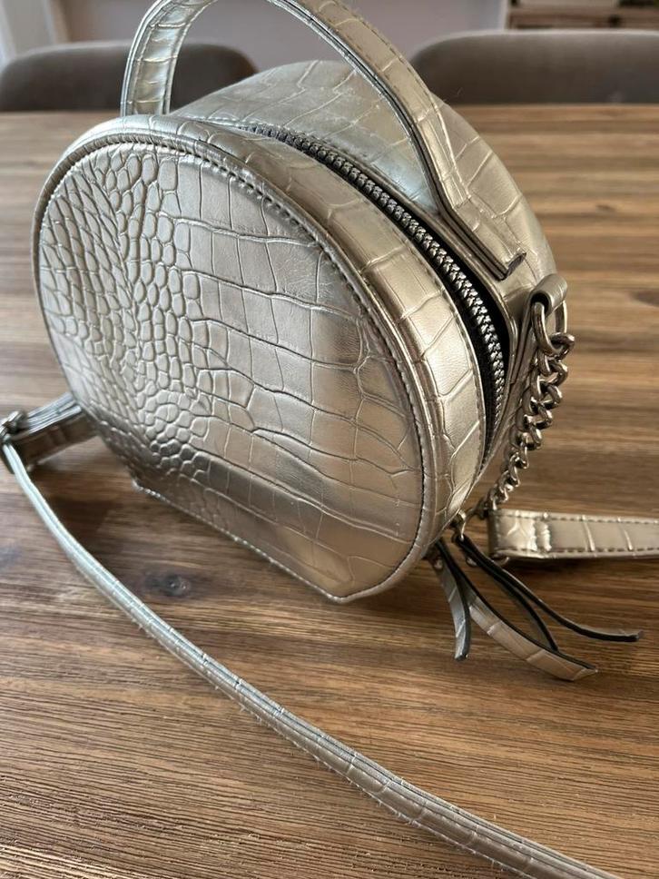 🛍️Zilver gekleurde ronde tas met ritssluiting, Sieraden, Tassen en Uiterlijk, Tassen | Damestassen, Zo goed als nieuw, Overige kleuren