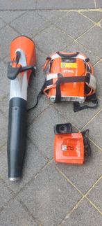 Stihl BGA200 accublazer set met AR3000 rugaccu, Ophalen, Zo goed als nieuw, Accu