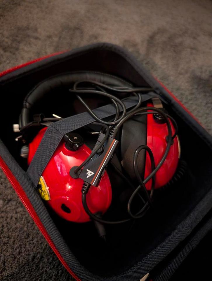 Thrustmaster koptelefoon | T-Racing Scuderia Ferrari Edition, Audio, Tv en Foto, Koptelefoons, Zo goed als nieuw, Over oor (circumaural)