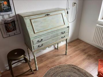 Bureau secretaire beschikbaar voor biedingen