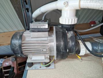 Waterpomp, eventueel voor bubbelbad.  beschikbaar voor biedingen